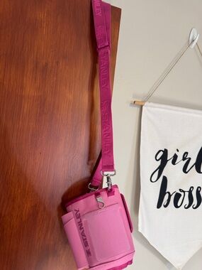 Stanley Pink Adjustable Strap Crossbody Carry All 40 oz